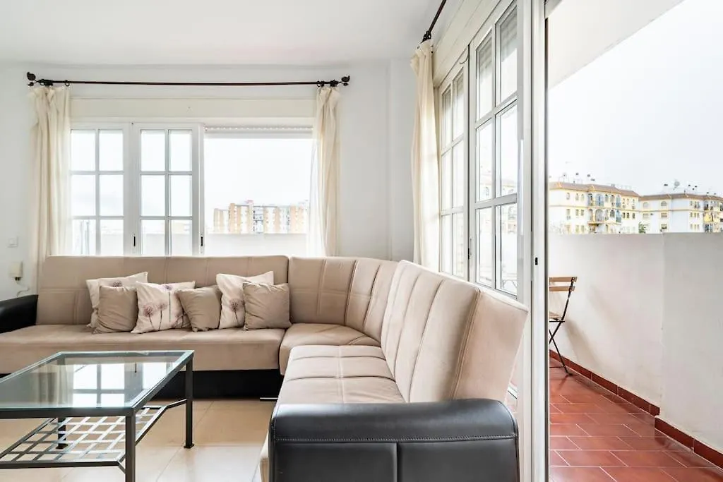 Centric And Spacious Flat With Free Car Park location