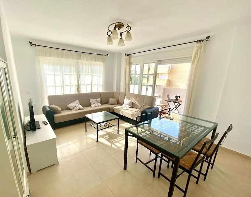 Centric And Spacious Flat With Free Car Park Seville Apartment