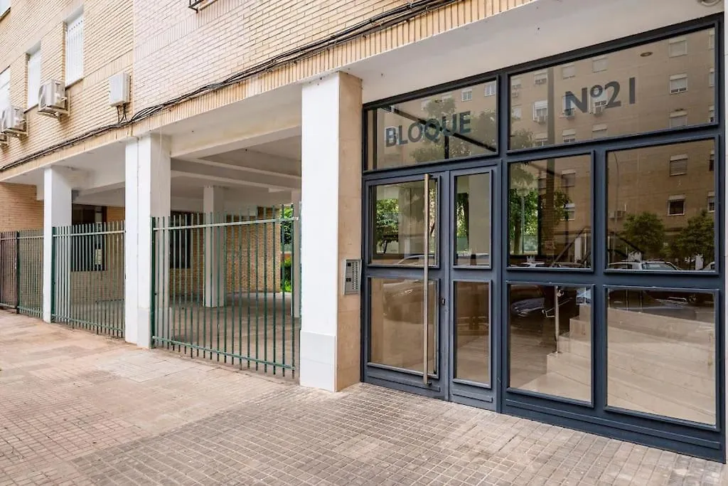 Centric And Spacious Flat With Free Car Park Seville Apartment