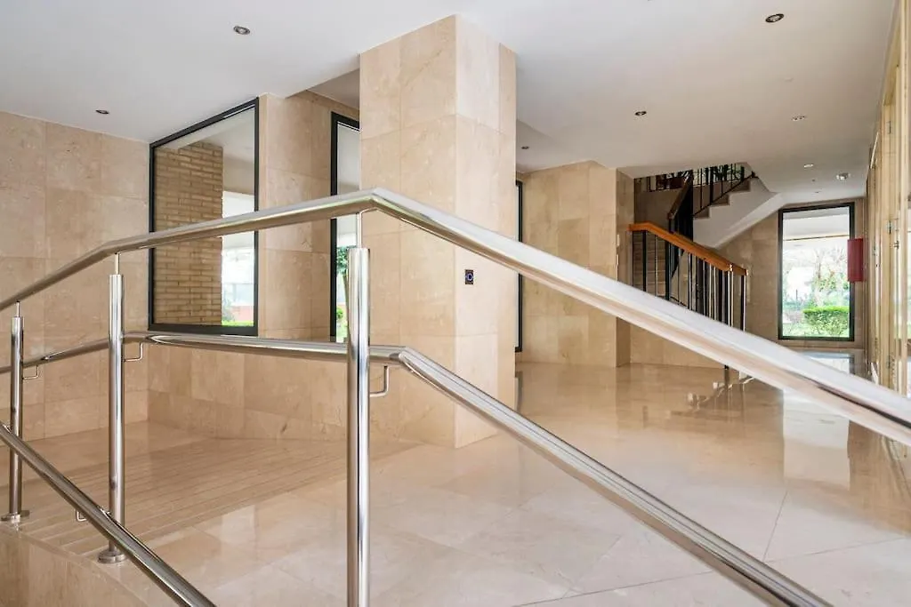 Centric And Spacious Flat With Free Car Park Seville Apartment