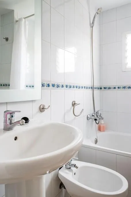 Apartment Centric And Spacious Flat With Free Car Park Seville