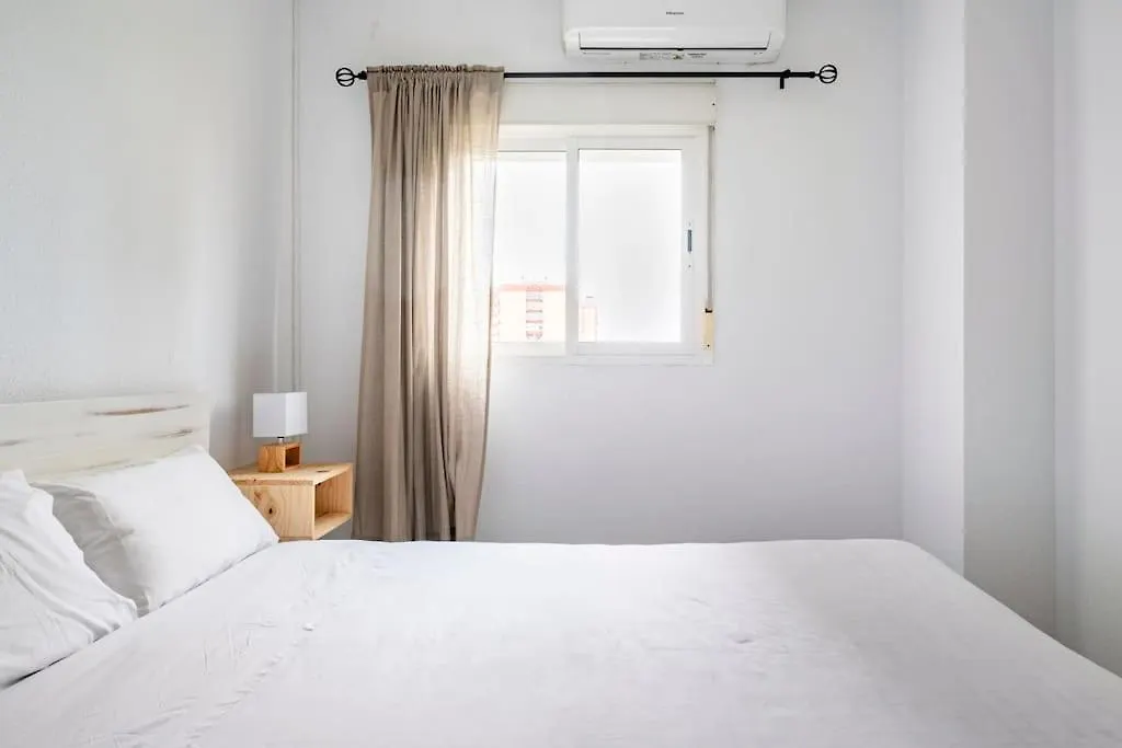 Centric And Spacious Flat With Free Car Park Seville 0*,