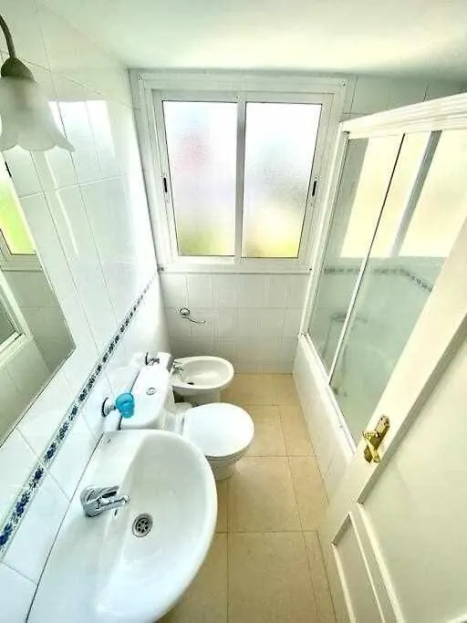 Centric And Spacious Flat With Free Car Park Seville 0*,