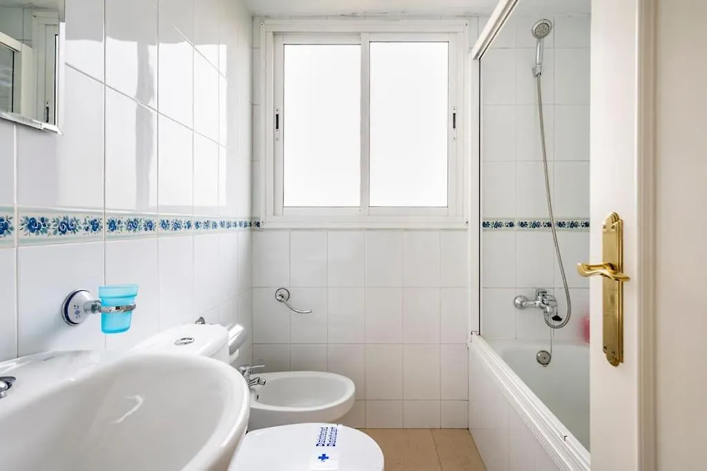 Centric And Spacious Flat With Free Car Park Seville Spain