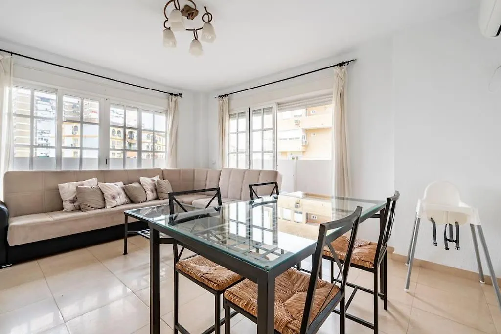 Centric And Spacious Flat With Free Car Park Seville 0*,